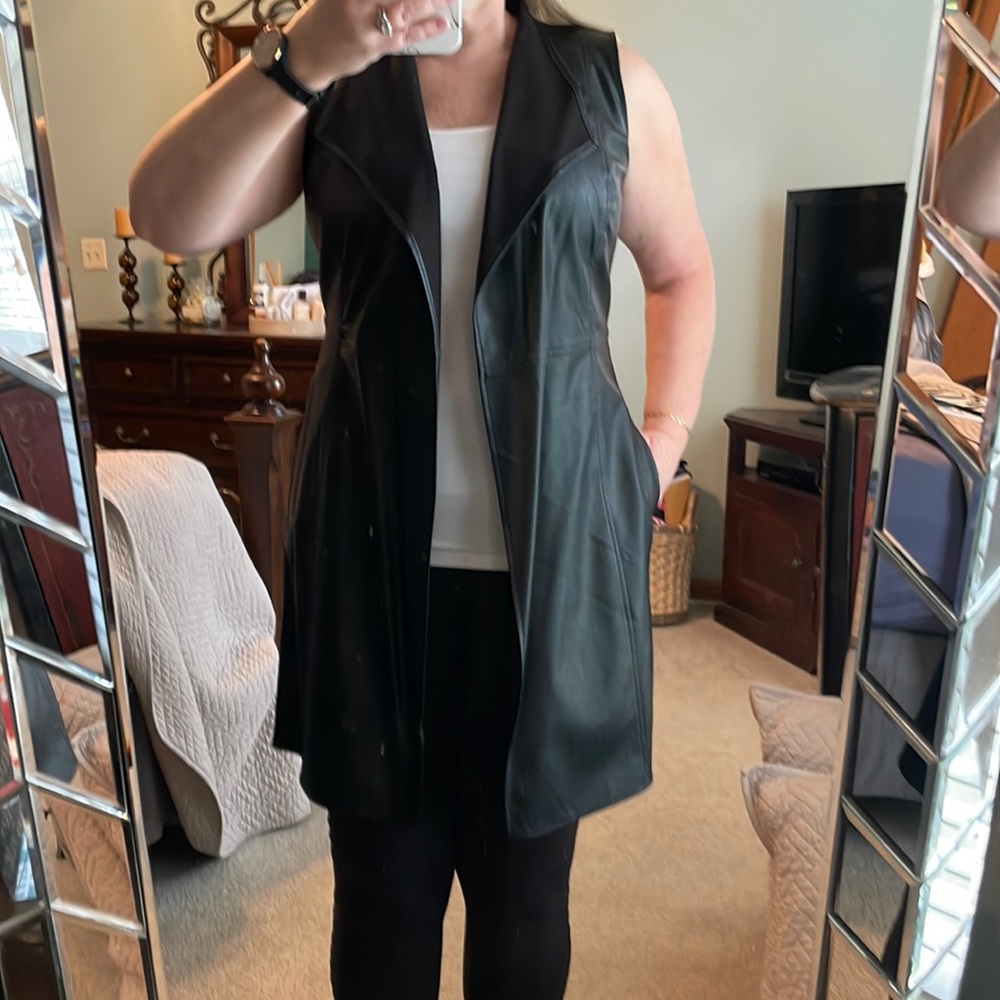 Super cute & in excellent condition Lisa Rinna Collection long faux leather vest